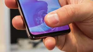 Photo of سامسونج : تعتزم طرح هواتف Galaxy S10 مع واقي شاشة مثبت مسبقًا