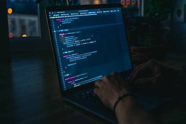 ما خطة موسكو لإعادة آلاف خبراء التكنولوجيا الفارين من التجنيد الإجباري؟